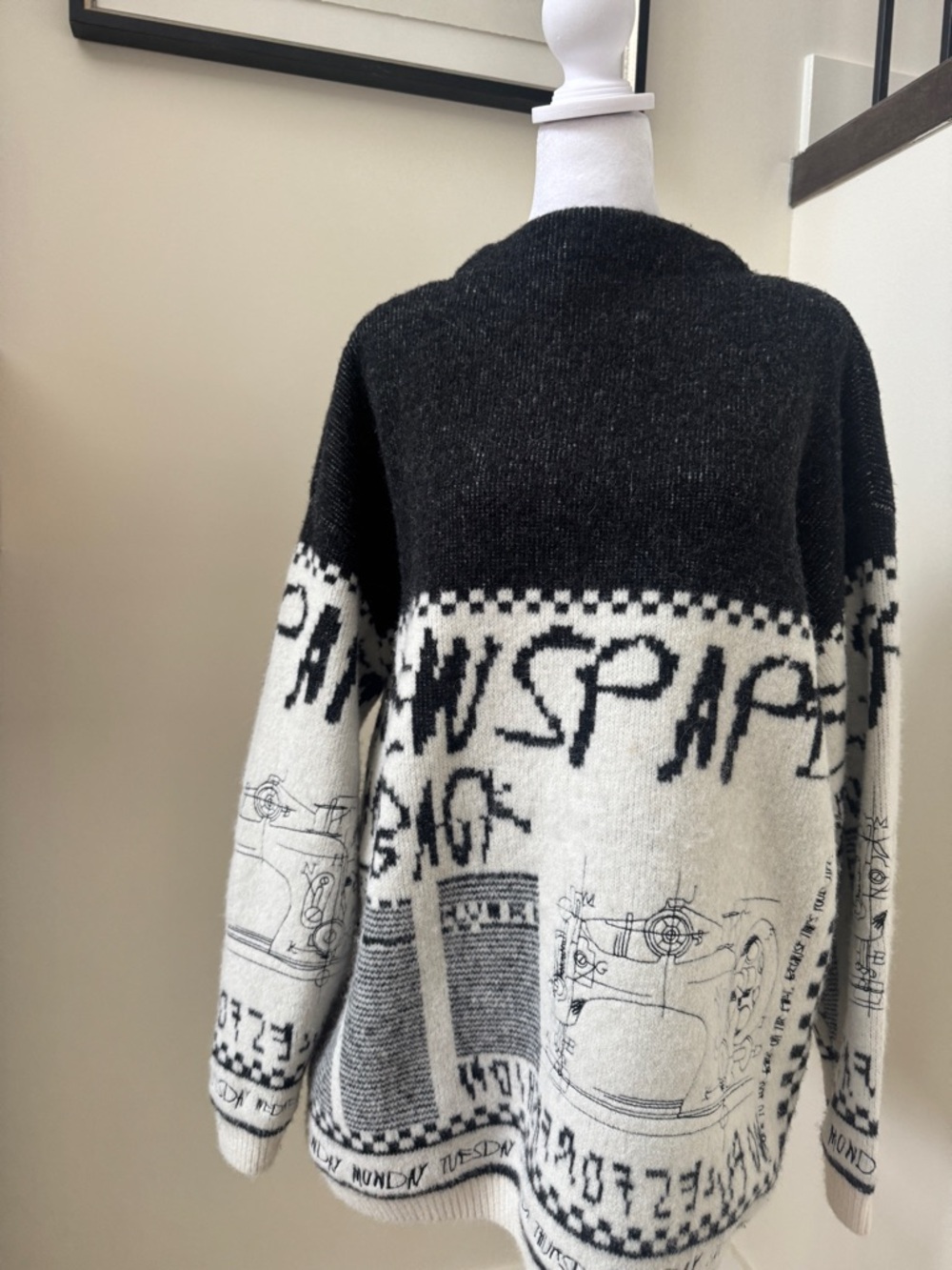 Black & White Graphic Knit Sweater - Unbranded - Picture 4 of 9